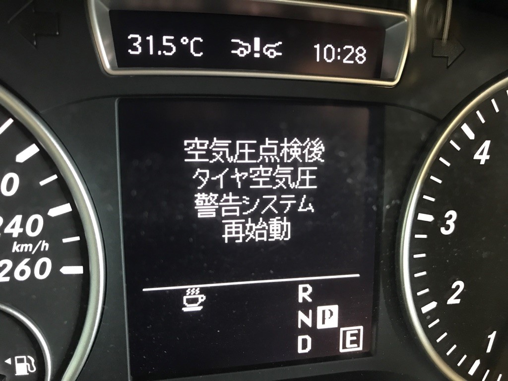 ベンツb180 ブリヂストンs００１ランフラット 交換 メルセデス ベンツ Bクラス タイヤ サービス事例 タイヤ館 瀬谷 神奈川県のタイヤ カー用品ショップ タイヤからはじまる トータルカーメンテナンス タイヤ館グループ