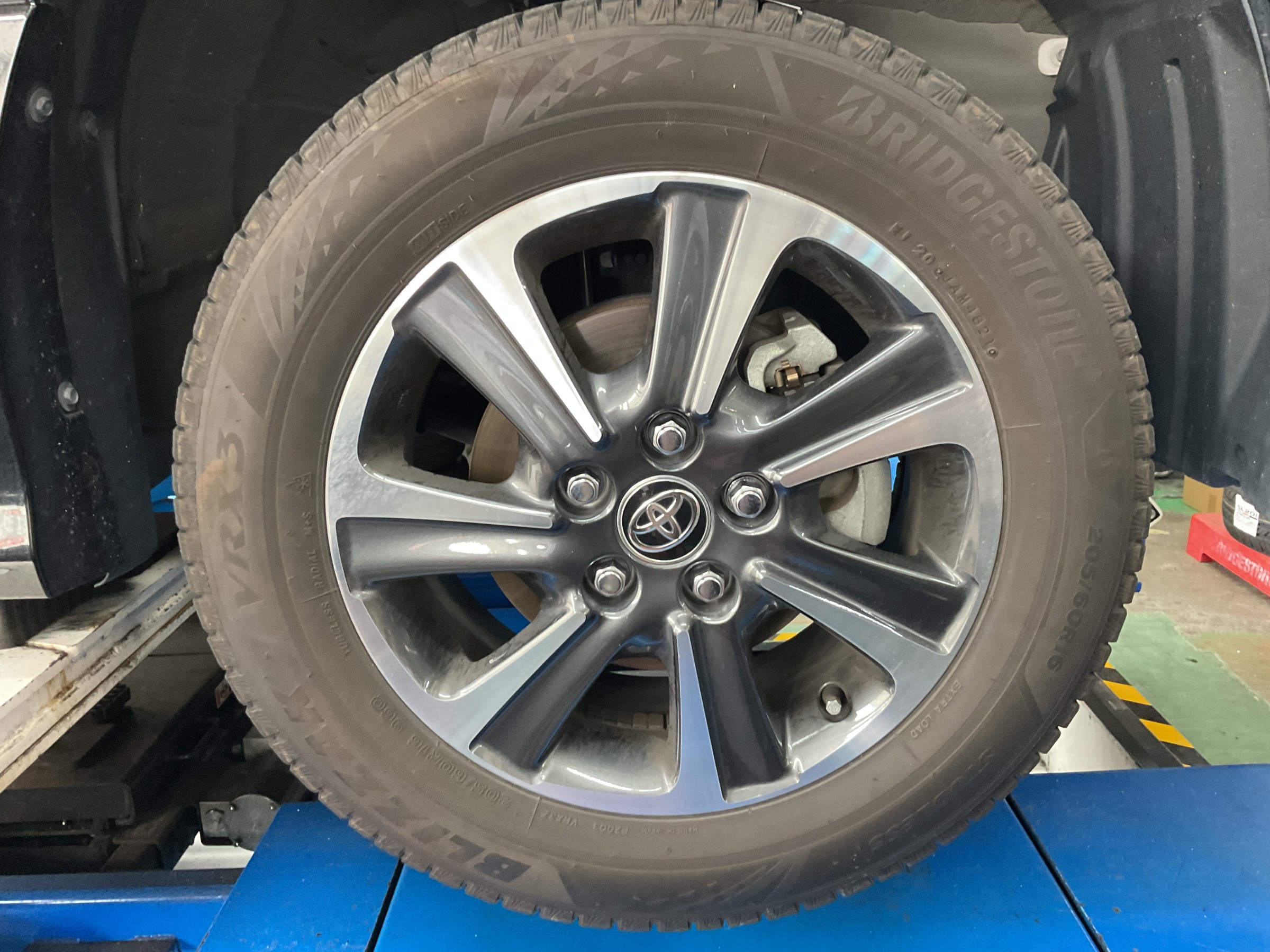 タイヤ館三原　タイヤ交換