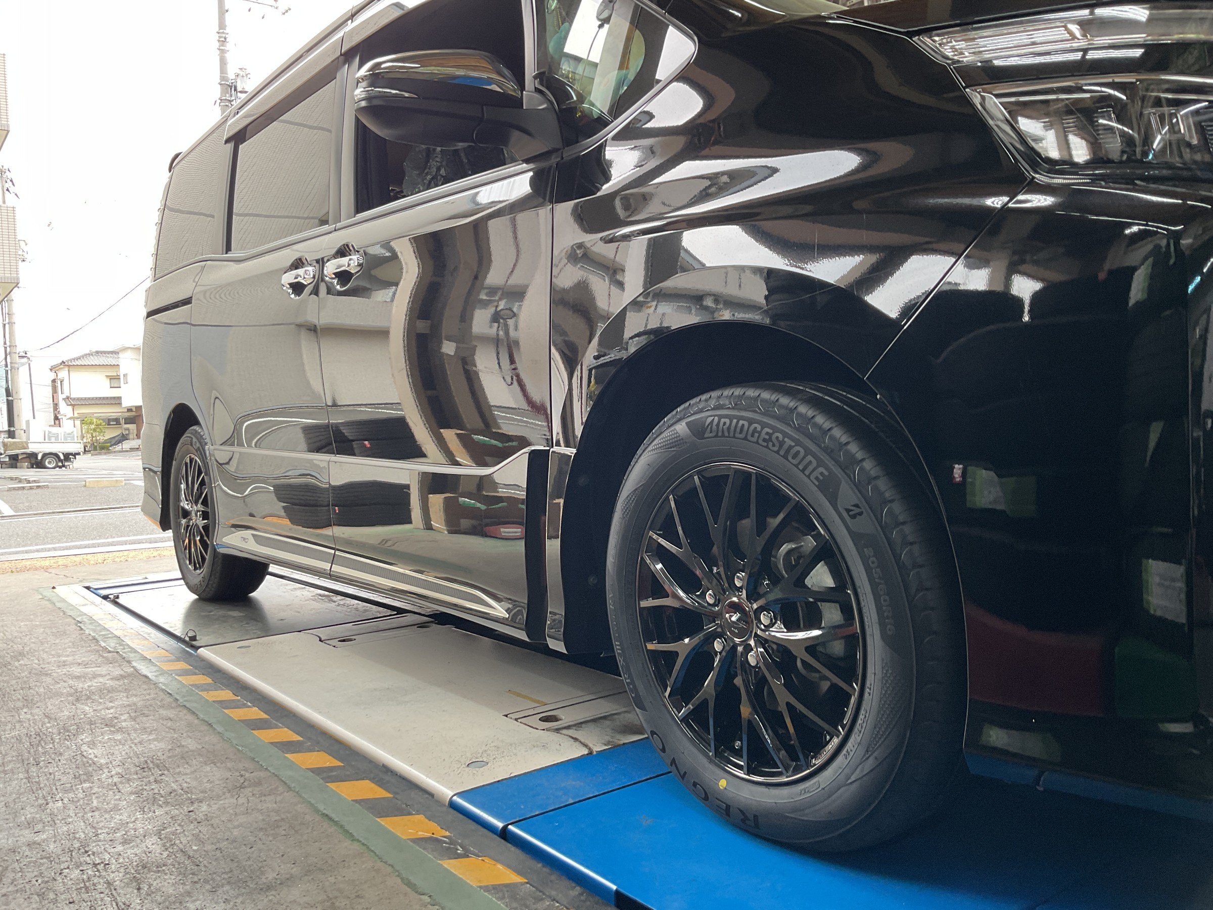 タイヤ館三原　タイヤ交換