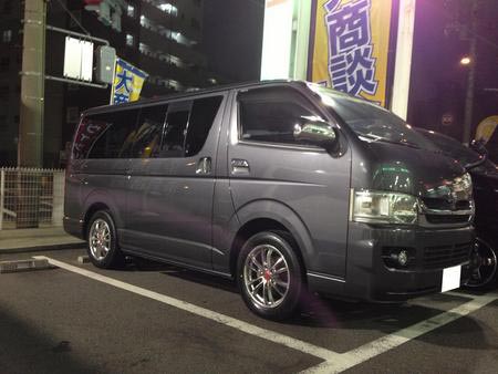 ハイエースを１７インチにインチアップ トヨタ ハイエース ホイール サービス事例 タイヤ館 磯子 神奈川県のタイヤ カー用品ショップ タイヤからはじまる トータルカーメンテナンス タイヤ館グループ