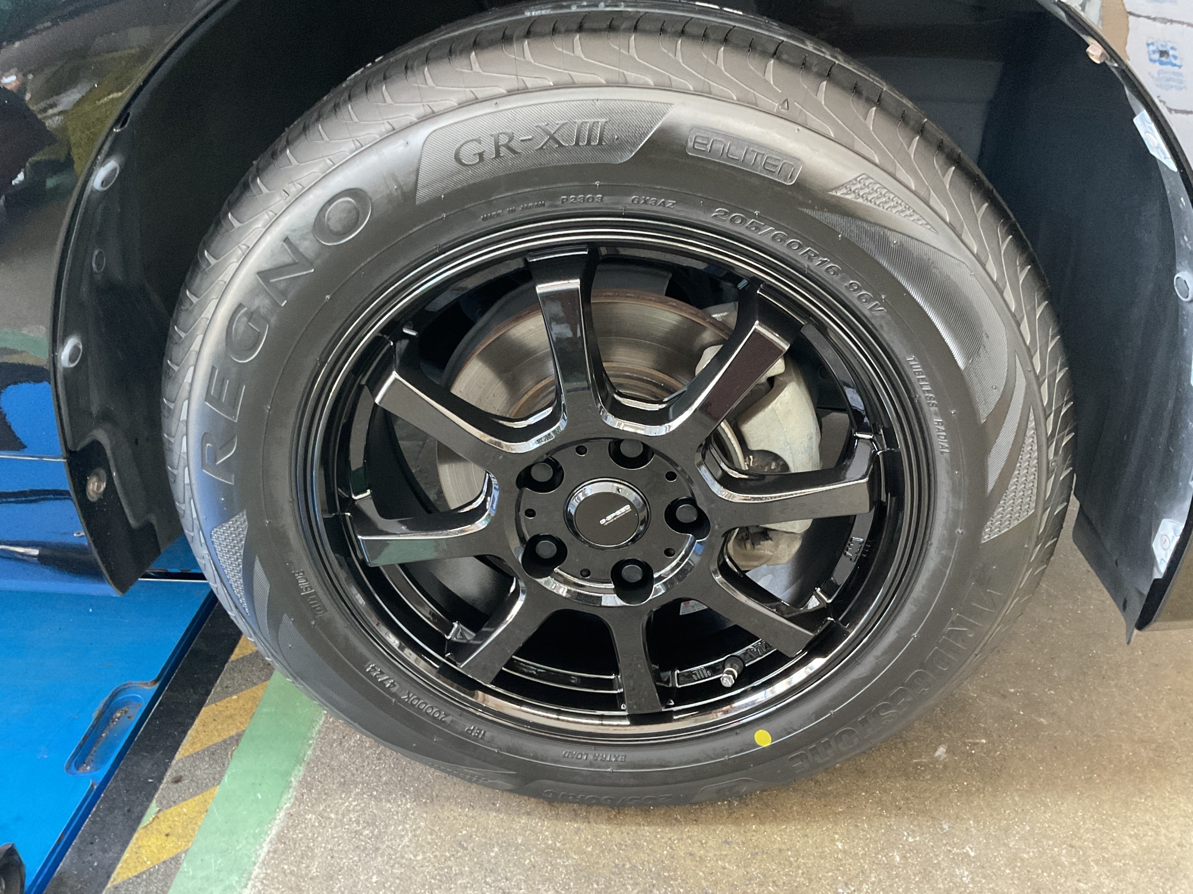 プリウスα タイヤホイールセット交換 205/60R16 | 店舗おススメ情報