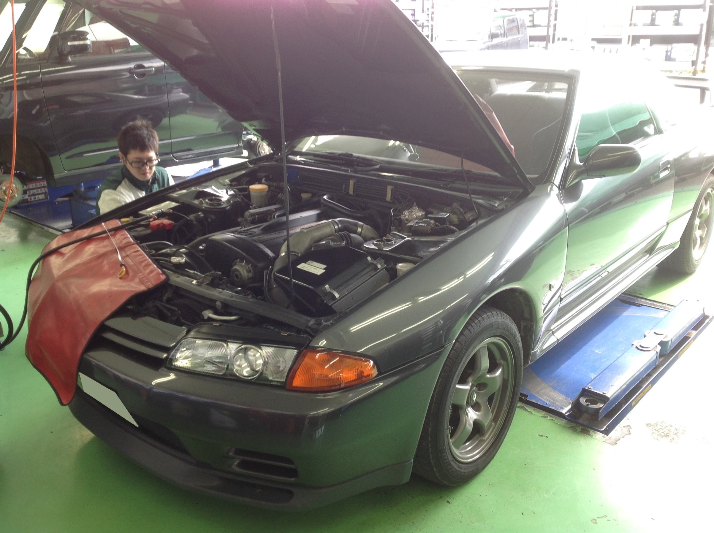 日産 スカイラインgtr Bnr32 オイル交換を行いました 日産 スカイラインgt R その他 オイル関連 エンジンオイル交換 サービス事例 タイヤ館 土浦北インター 茨城県のタイヤ カー用品ショップ タイヤからはじまる トータルカーメンテナンス タイヤ館グループ