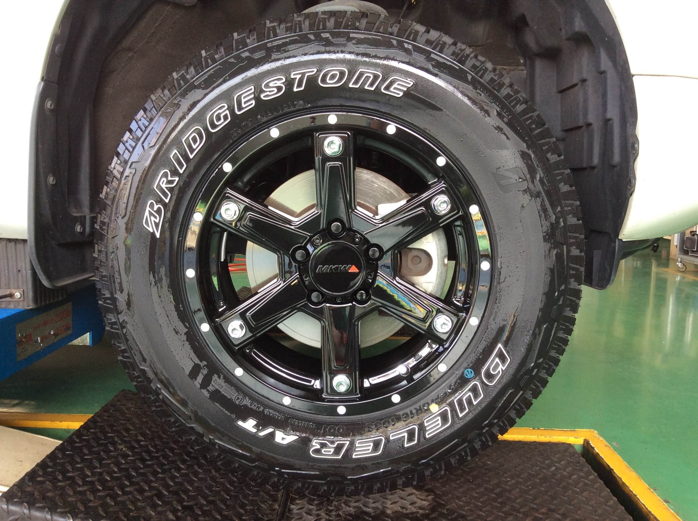 デリカ D5 アルミセット(MKW MK-56) 取り付け | 店舗おススメ
