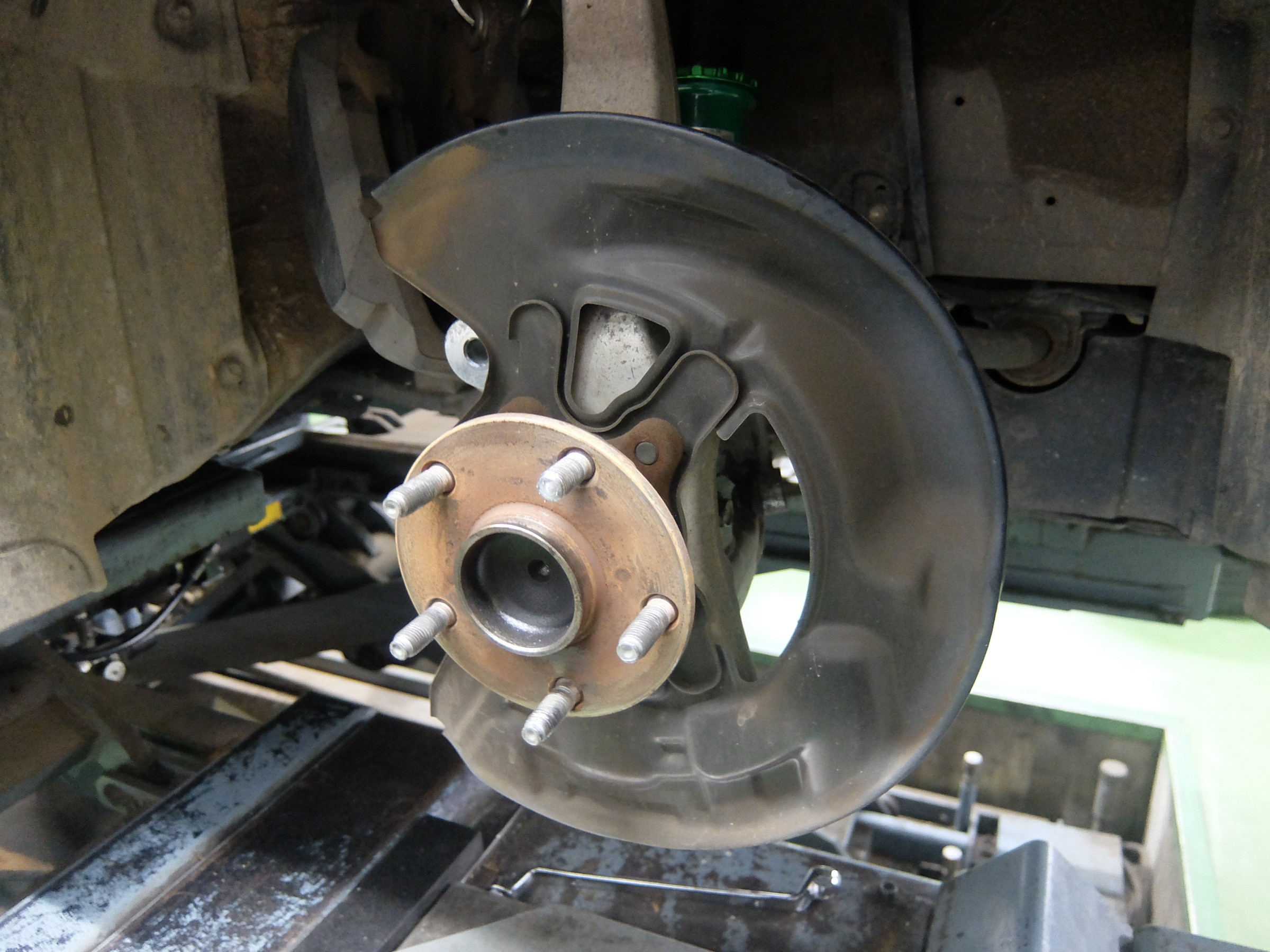 トヨタ クラウンアスリート スタッドボルトを交換しました トヨタ クラウン アスリート その他 パーツ取付 足回り関係取付 サービス事例 タイヤ館 うしく上柏田 茨城県のタイヤ カー用品ショップ タイヤからはじまる トータルカーメンテナンス タイヤ館