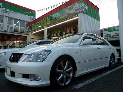 ゼロクラウン 車高調取付でご来店です サービス事例 タイヤ館 阿見 茨城県のタイヤ カー用品ショップ タイヤからはじまる トータルカーメンテナンス タイヤ館グループ