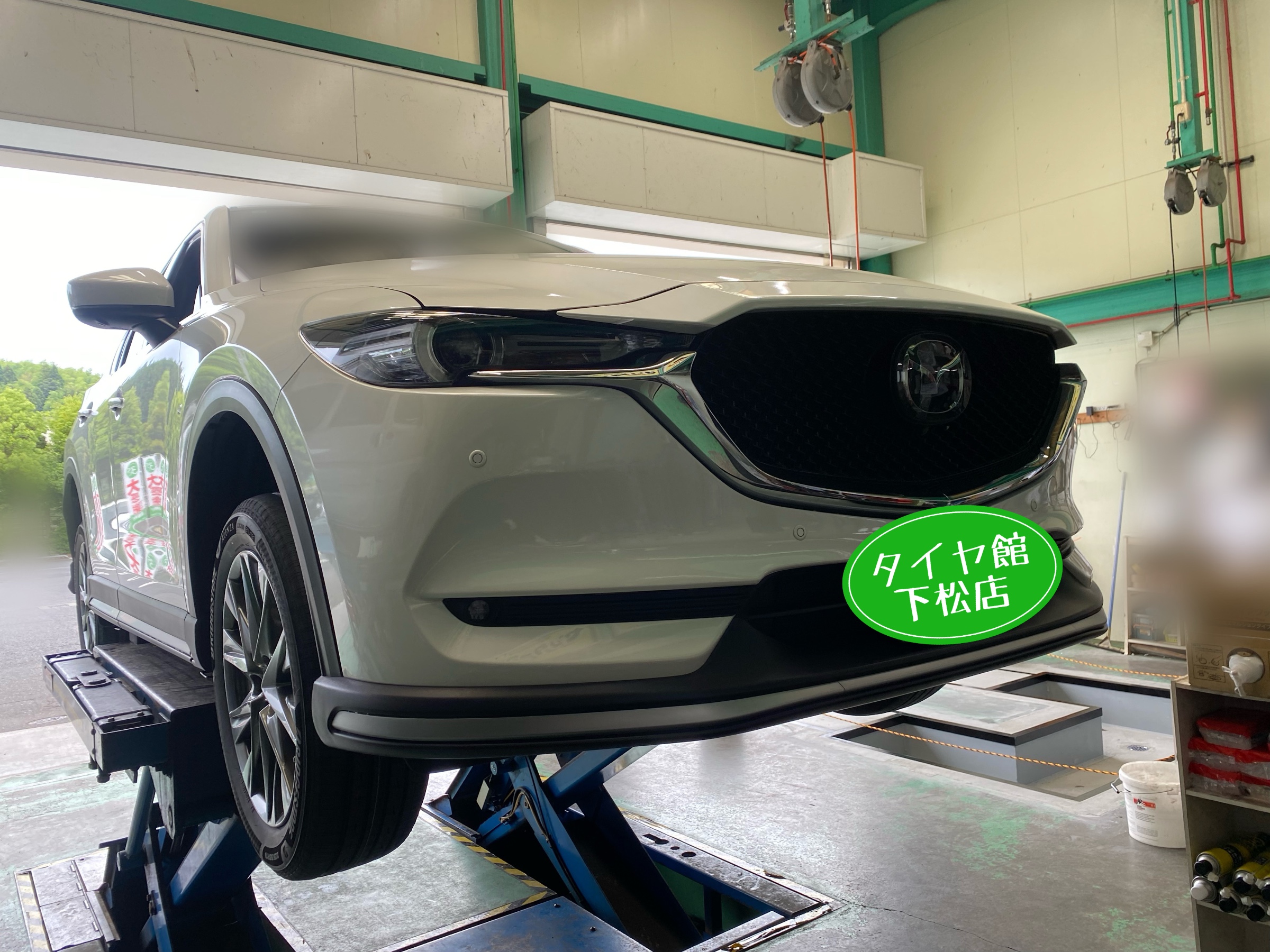 マツダ CX-5 KF型 タイヤ交換のお手伝い。ブリヂストン アレンザLX200