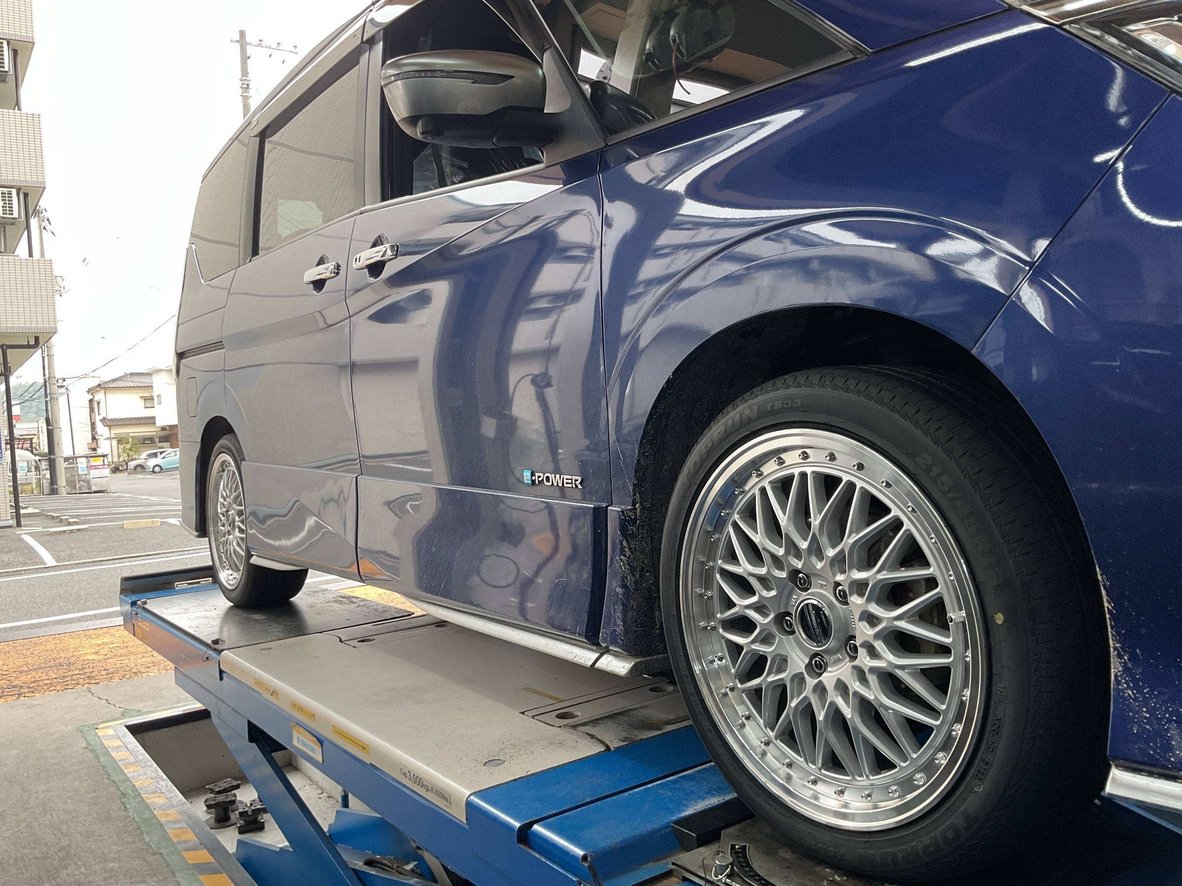 タイヤ館三原　タイヤ交換