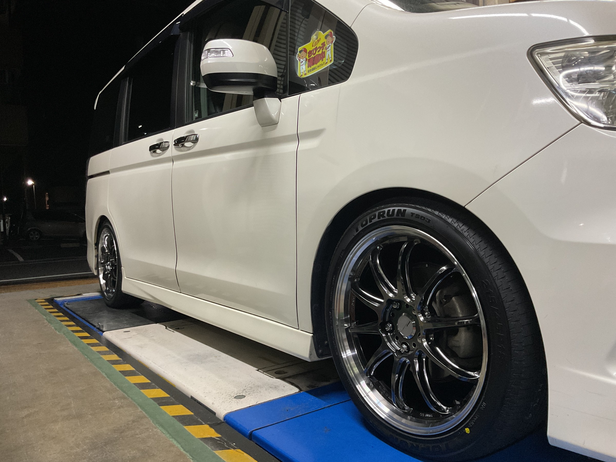 ステップワゴン タイヤホイールセット交換 215/45R18 | 店舗おススメ
