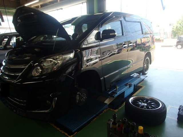 車高調取り付け中