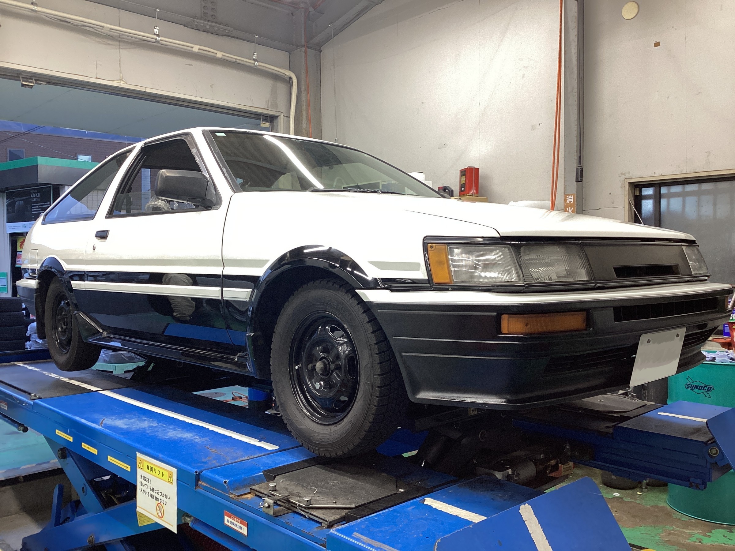 トヨタ カローラレビン】スタッドレスタイヤ交換作業 BLIZZAK VRX3 165