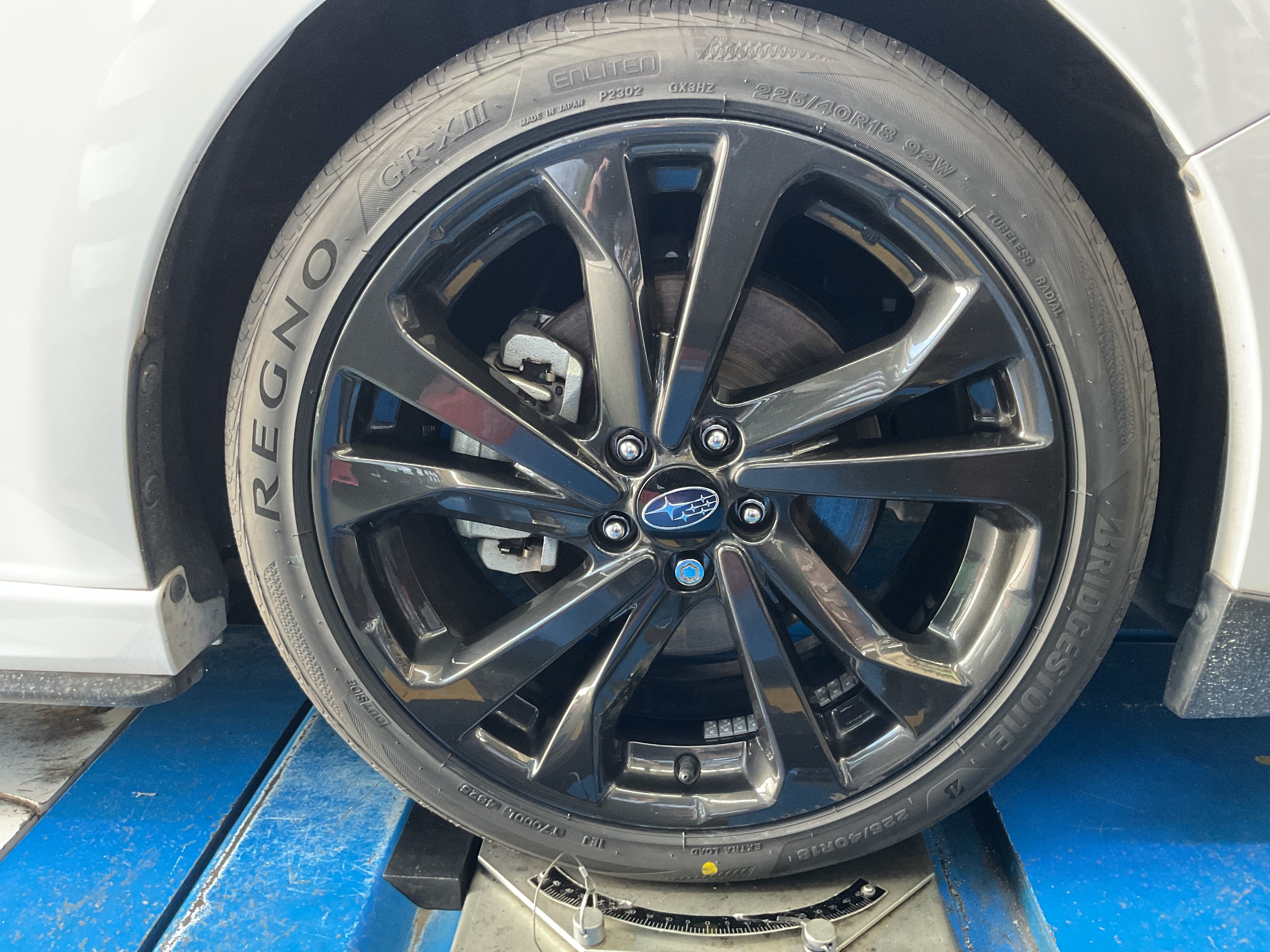 インプレッサ タイヤ交換 225/40R18 アライメント調整も一緒に | 店舗