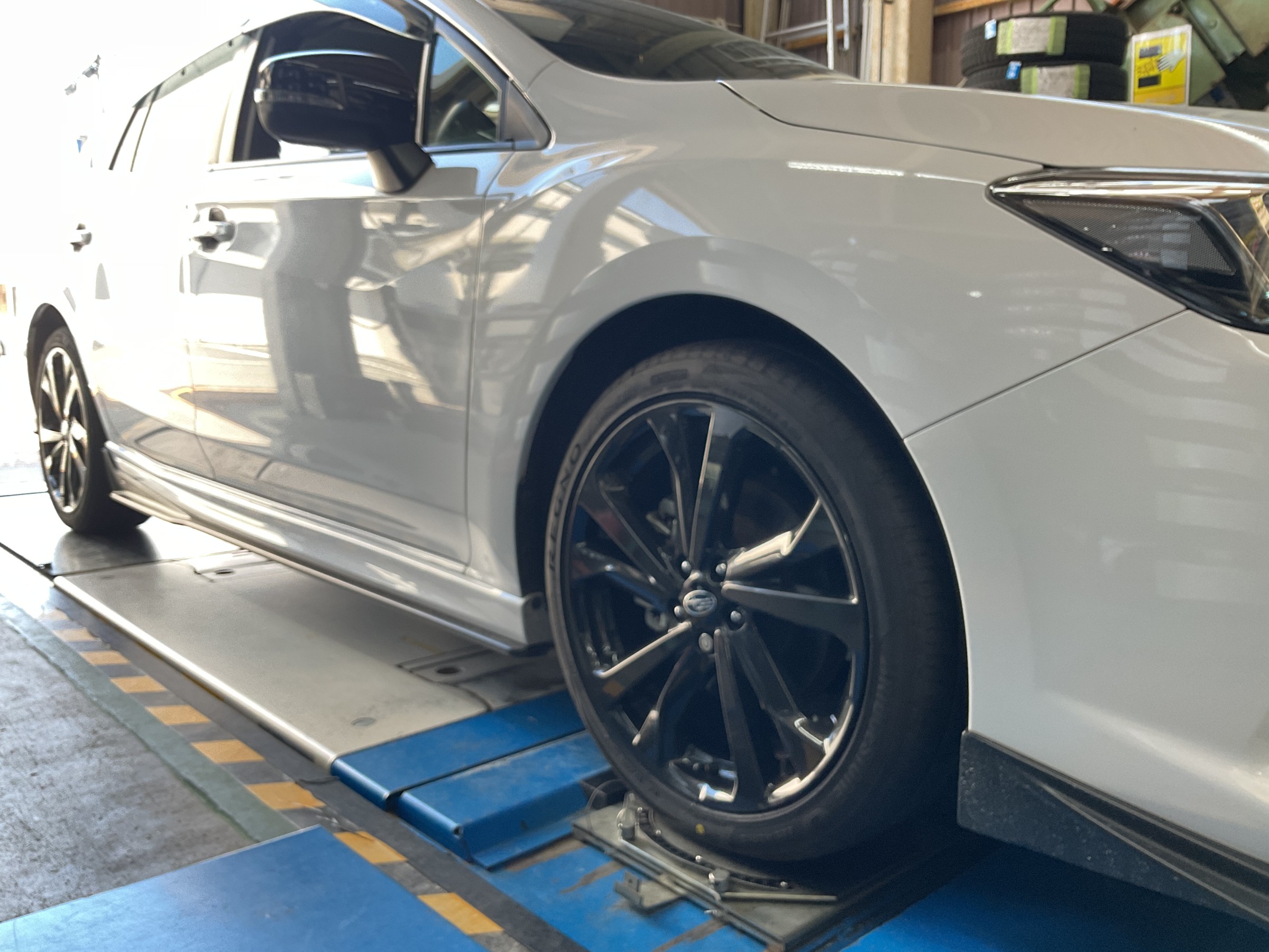 インプレッサ タイヤ交換 225/40R18 アライメント調整も一緒に | 店舗