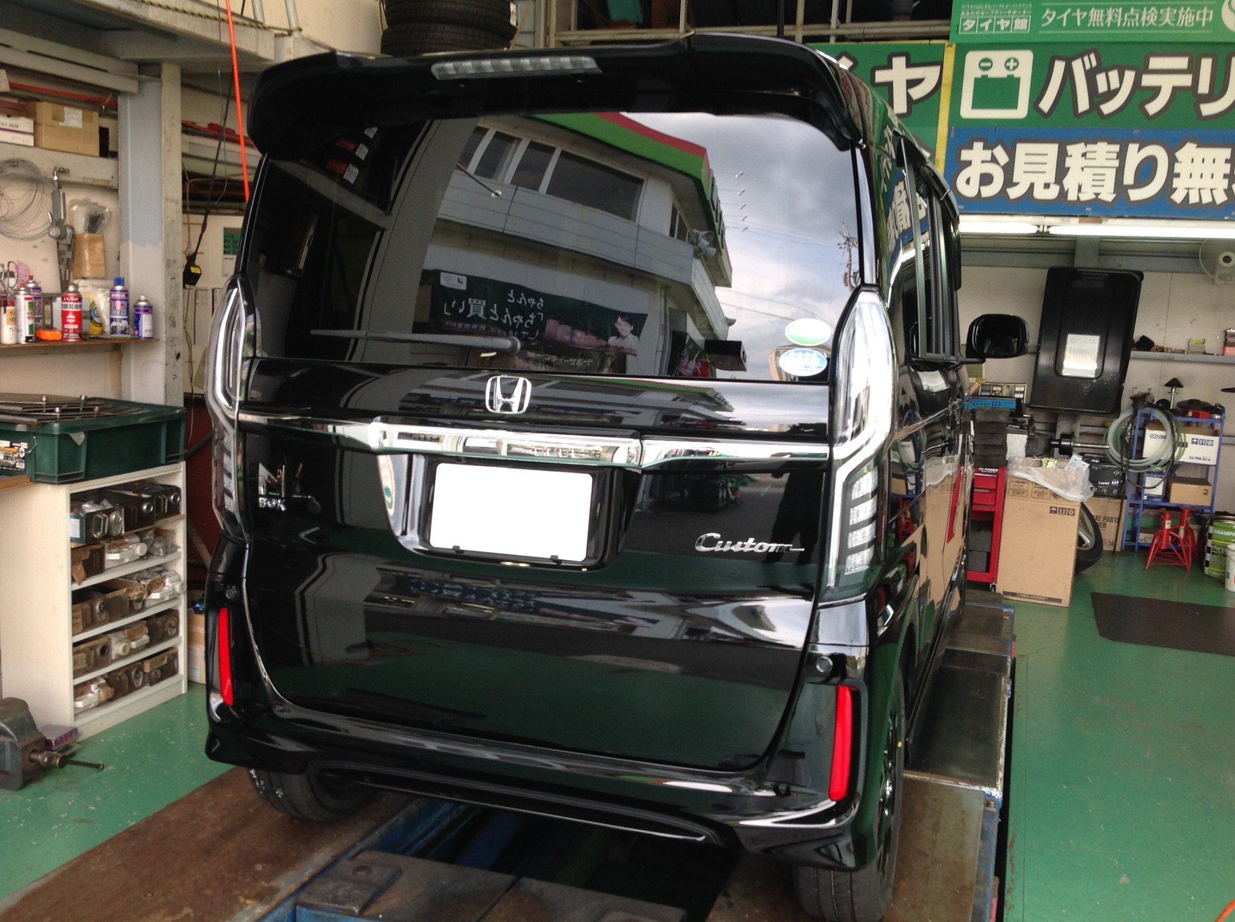 新型n Boxカスタム 納車後直ぐにタイヤ交換 実は ホンダ N Box タイヤ タイヤ ホイール関連 タイヤ ホイール交換 スタッフ日記 タイヤ館 草津 タイヤからはじまる トータルカーメンテナンス タイヤ館グループ