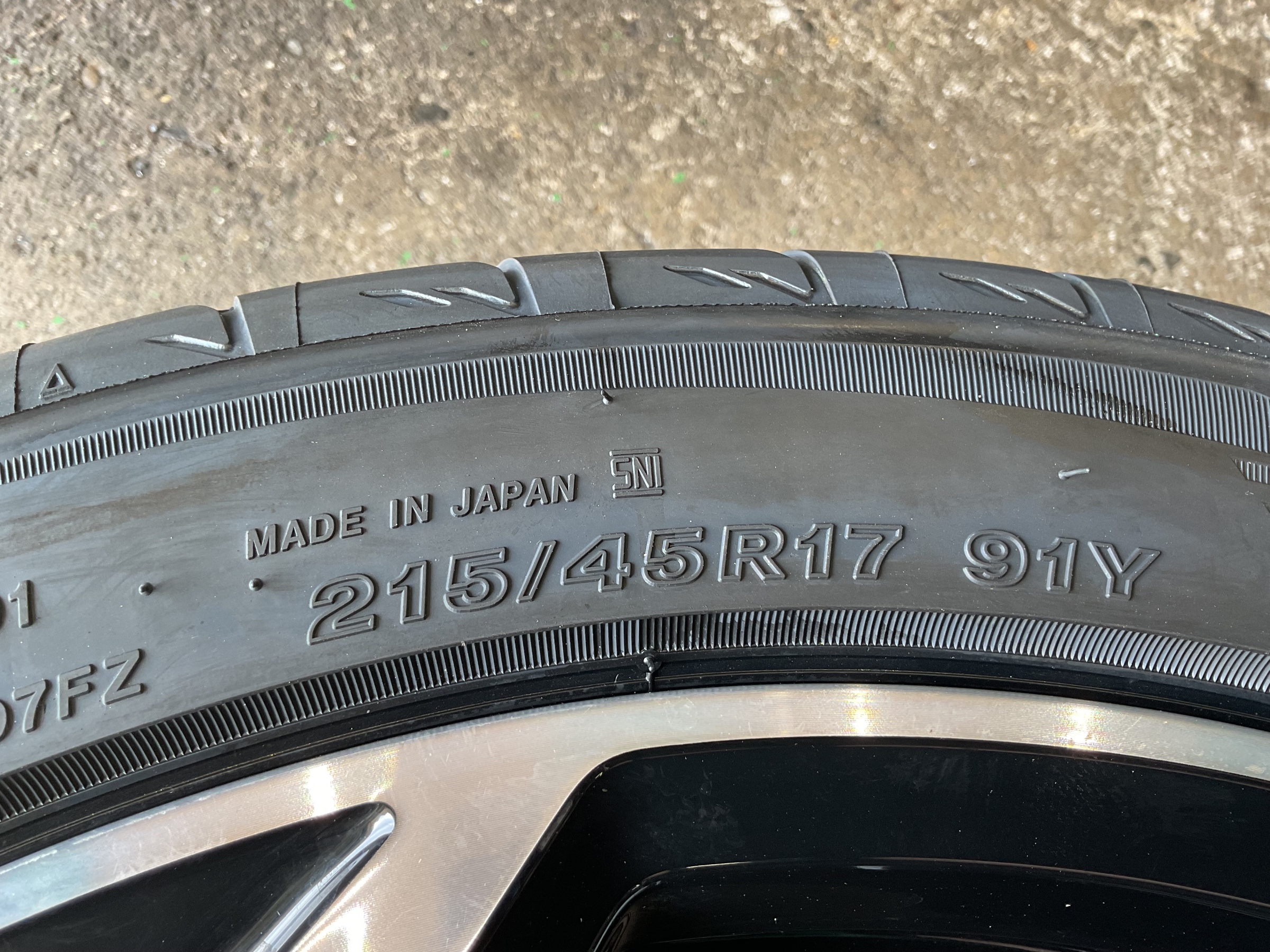 215/45R17