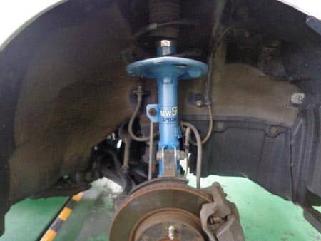 Kyb ニューsrスペシャル に交換しよう スタッフ日記 タイヤ館 磐田 タイヤからはじまる トータルカーメンテナンス タイヤ館グループ
