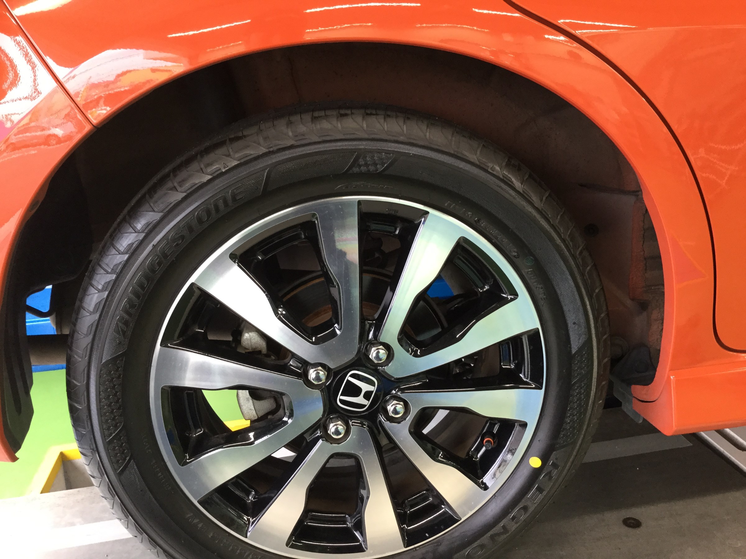 Fit Rs Ge8 タイヤサイズ変更とﾚｸﾞﾉ サービス事例 タイヤ館 湘南台 タイヤからはじまる トータルカーメンテナンス タイヤ 館グループ