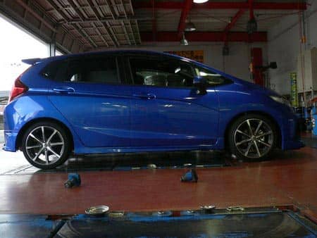 Fit3に車高調 スタッフ日記 タイヤ館 郡山北 福島県のタイヤ カー用品ショップ タイヤからはじまる トータルカーメンテナンス タイヤ館グループ