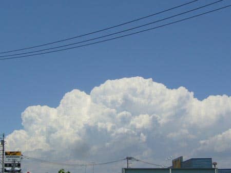 すごい雲 スタッフ日記 タイヤ館 綾瀬 神奈川県のタイヤ カー用品ショップ タイヤからはじまる トータルカーメンテナンス タイヤ館グループ