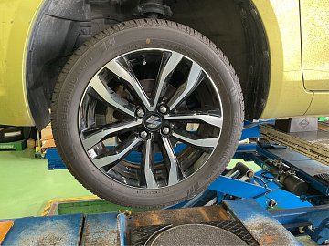 スズキ スイフト(DBA-ZA72S) 】タイヤ交換作業（SEIBERLING SL201