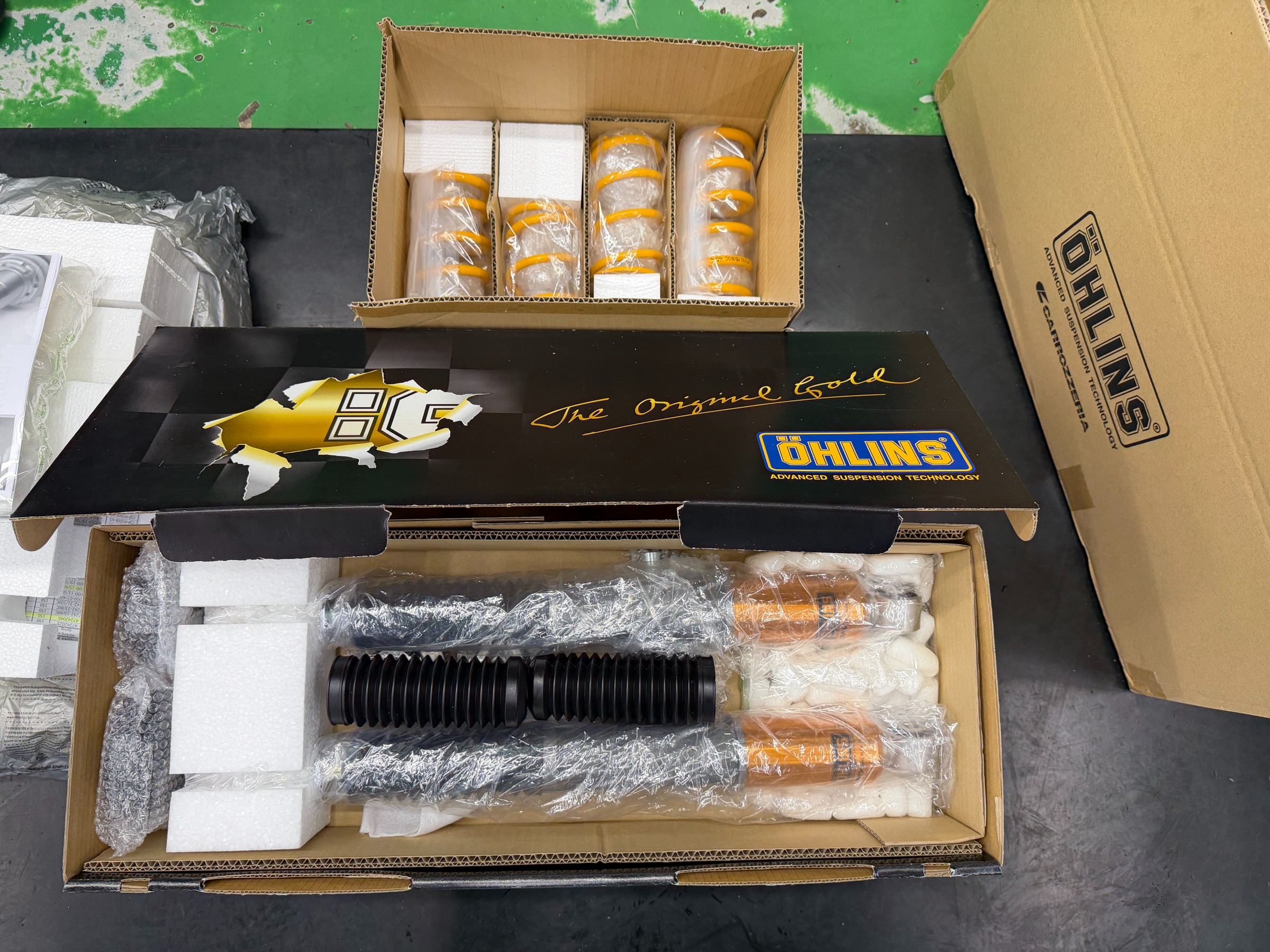 ZC33S】スイフトスポーツ ファイナルエディションにオーリンズDFV車