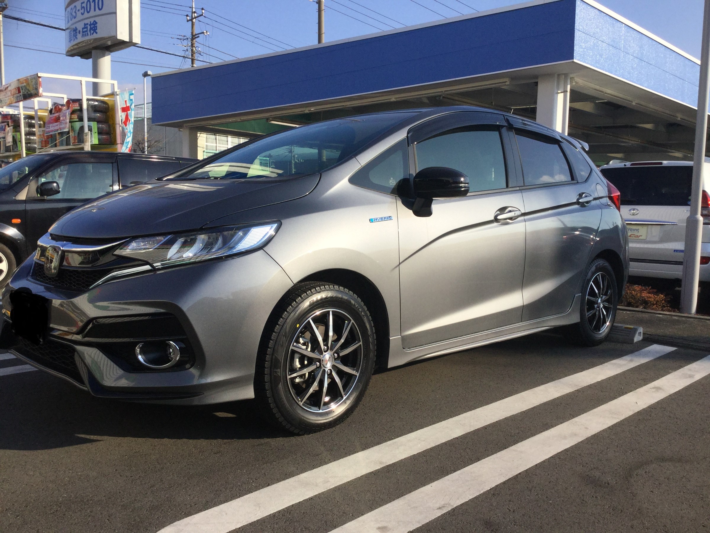 新型フィット スタッドレスセット取り付けました ホンダ フィット タイヤ タイヤ ホイール関連 タイヤ ホイール交換 湘南台スタッフ日記 タイヤ館 湘南台 タイヤからはじまる トータルカーメンテナンス タイヤ館グループ
