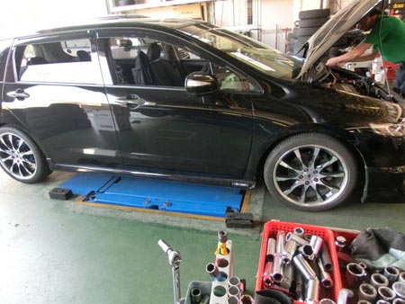 オデッセイｒｂ４に車高調取り付けの巻 サービス事例 タイヤ館 横手 秋田県のタイヤ カー用品ショップ タイヤからはじまる トータルカーメンテナンス タイヤ館グループ