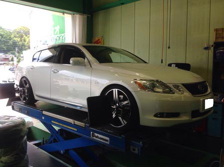 レクサスｇｓ３５０ 車高調とホイールセット サービス事例 タイヤ館 大津 京都府 滋賀県のタイヤからはじまる トータルカーメンテナンス タイヤ館グループ