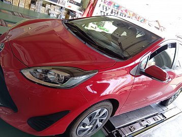 TOYOTA アクア(NHP10) タイヤ交換 BRIDGESTONE FINESSA 185/60R15