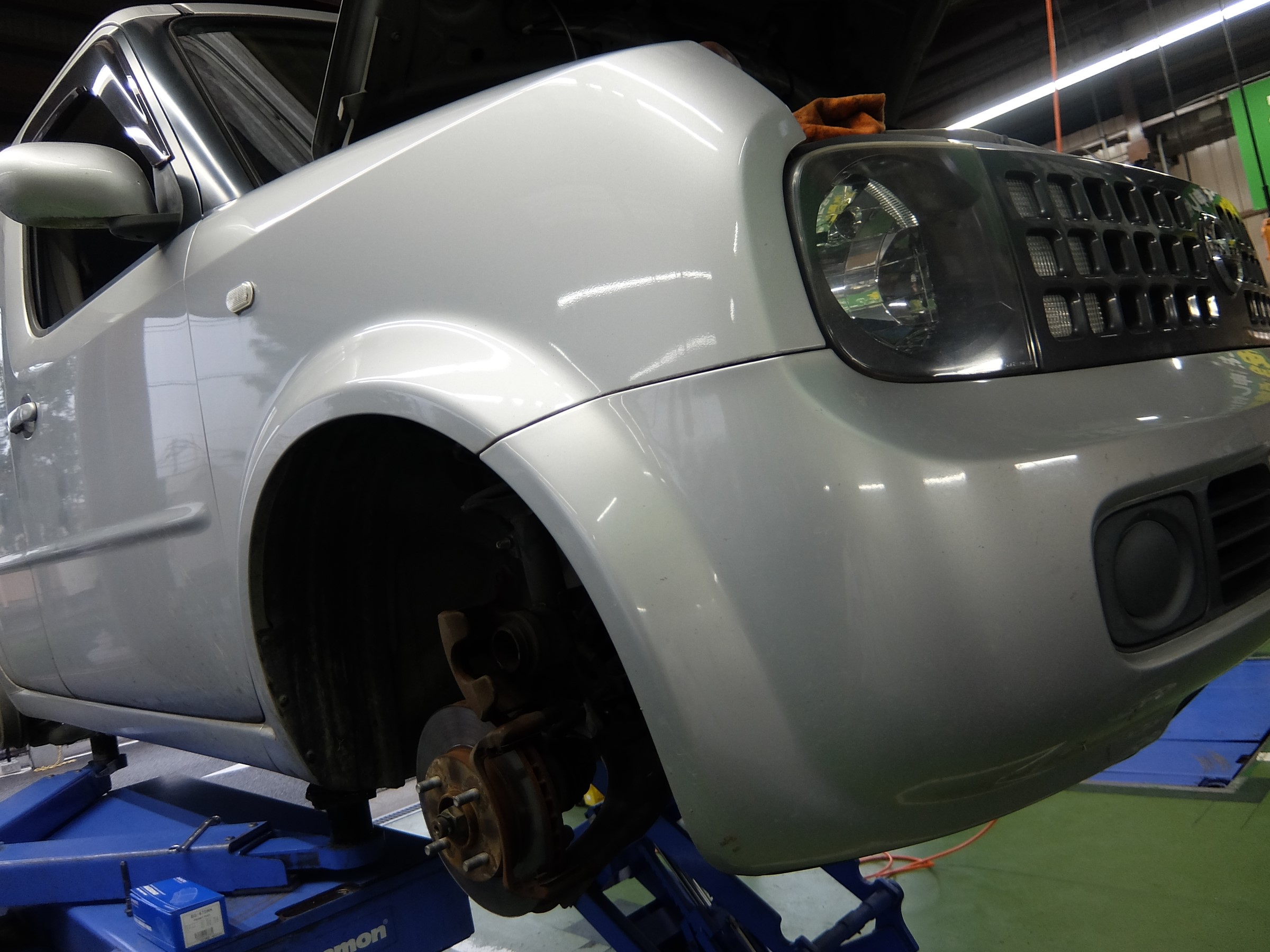 Z11 日産 キューブ】タイヤ交換からのブレーキパッド交換です