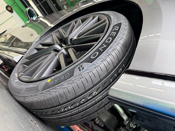 220系クラウンRSにREGNO GR-XⅢ B Edition装着！純正新品マット