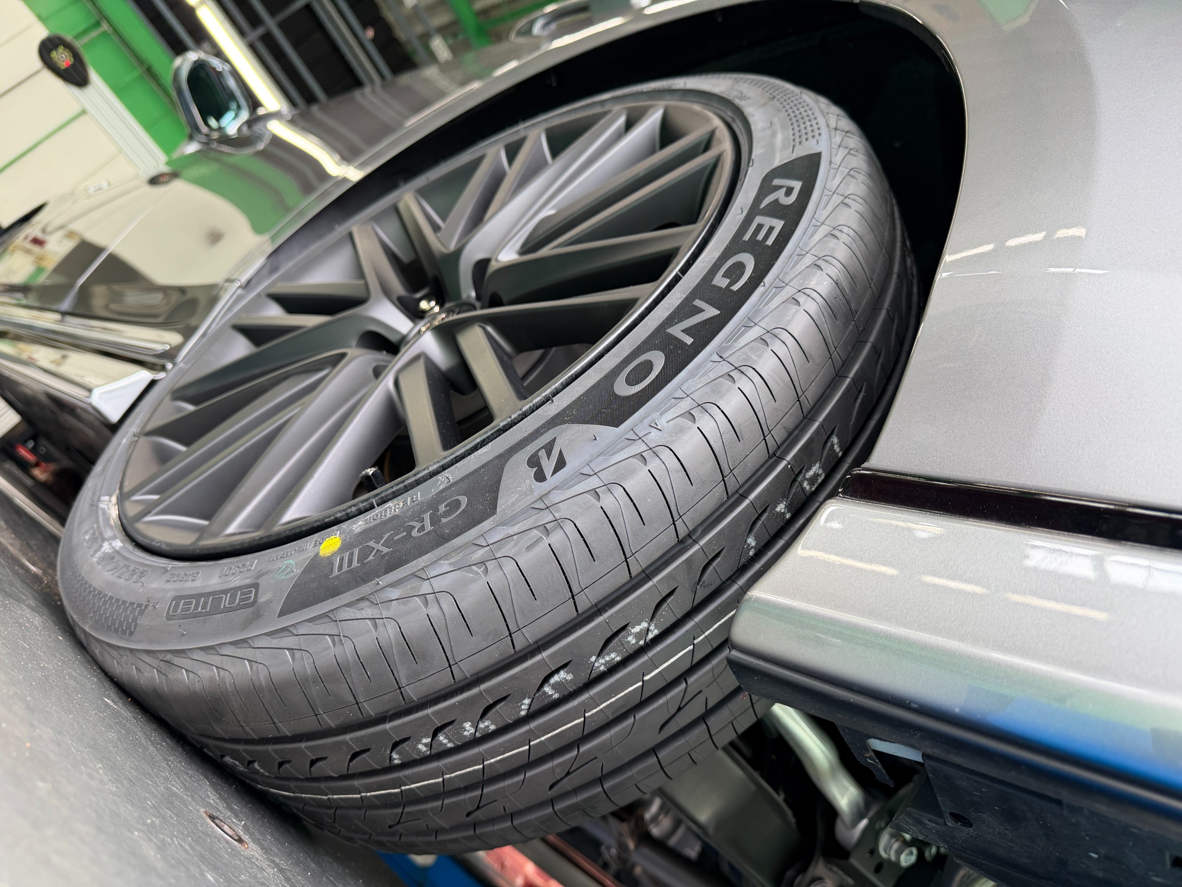 220系クラウンRSにREGNO GR-XⅢ B Edition装着！純正新品マット