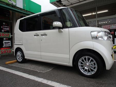 N Boxアルミホイール交換 サービス事例 タイヤ館 横須賀 神奈川県のタイヤ カー用品ショップ タイヤからはじまる トータルカーメンテナンス タイヤ館グループ