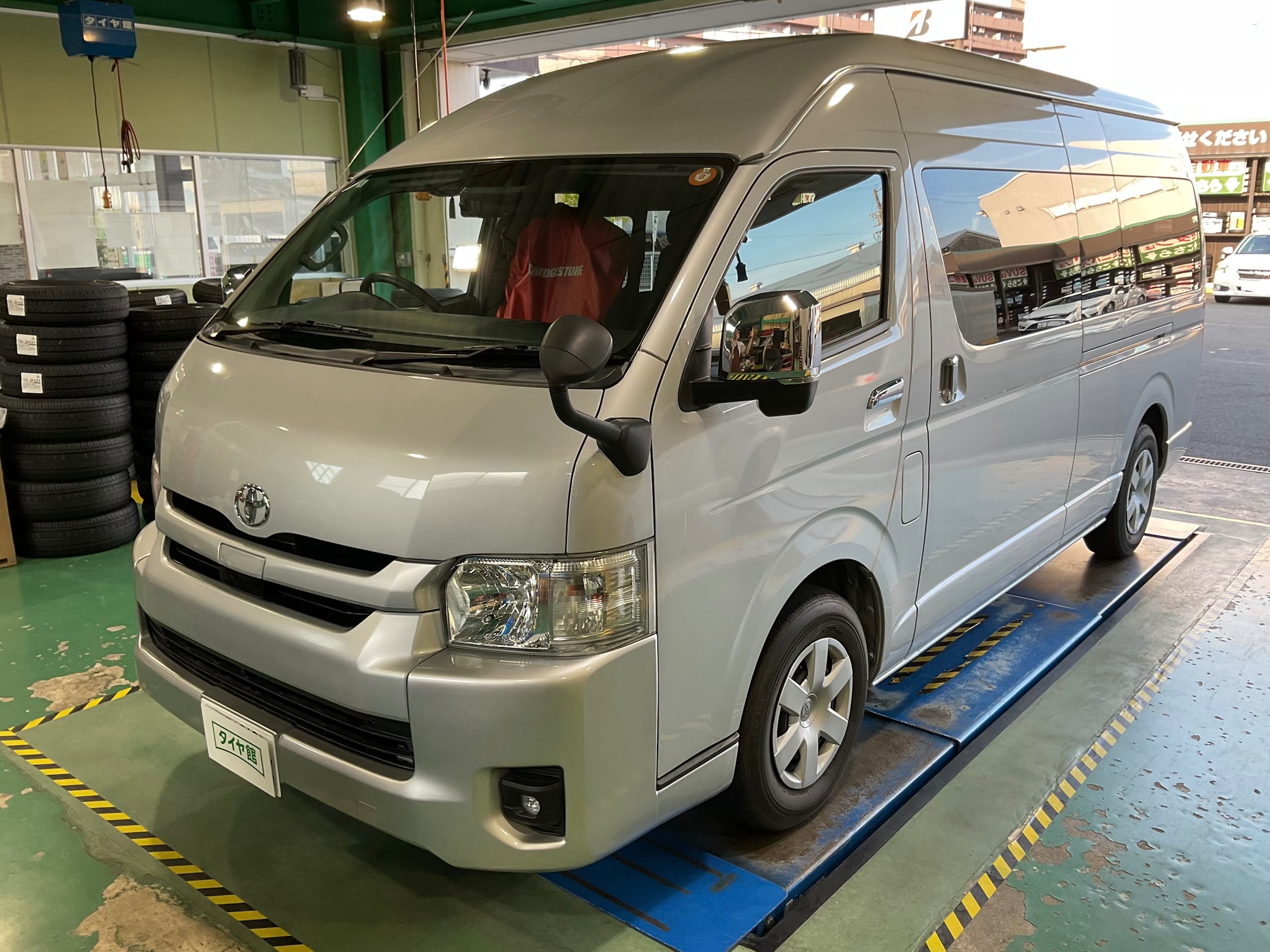 トヨタ・ハイエース】V600・夏タイヤ交換作業 | 店舗おススメ情報