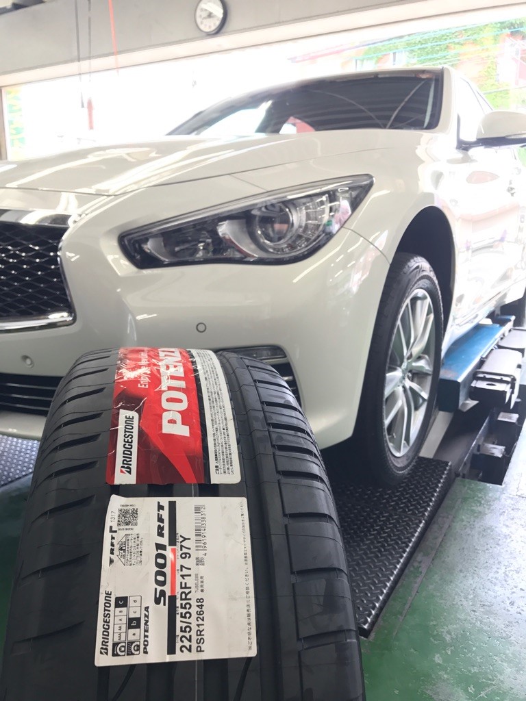 V37スカイライン ポテンザS001ランフラット交換＆アライメント | 日産