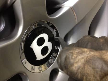 ベントレー タイヤ交換 Potenza ｓ００１ スタッフ日記 タイヤ館 パドック２４６ 東京都のタイヤ カー用品ショップ タイヤからはじまる トータルカーメンテナンス タイヤ館グループ