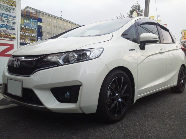 動画付 フィットハイブリッドの吸排気チューニング マフラー編 ホンダ フィットハイブリッド その他 パーツ取付 マフラー類メーター類取付 スタッフ日記 タイヤ館 草津 タイヤからはじまる トータルカーメンテナンス タイヤ館グループ