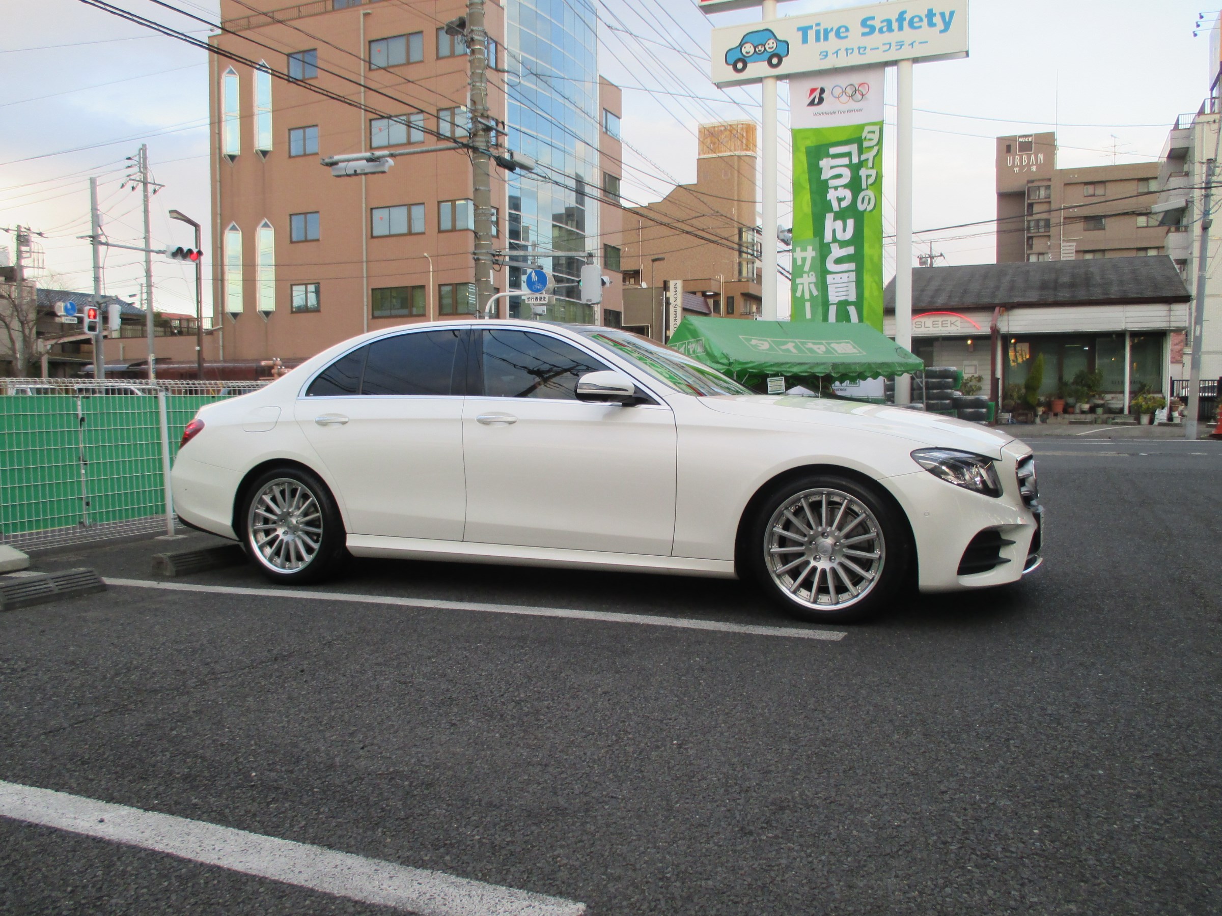 メルセデス・ベンツ、アルミホイール交換♪ | メルセデス・ベンツ E