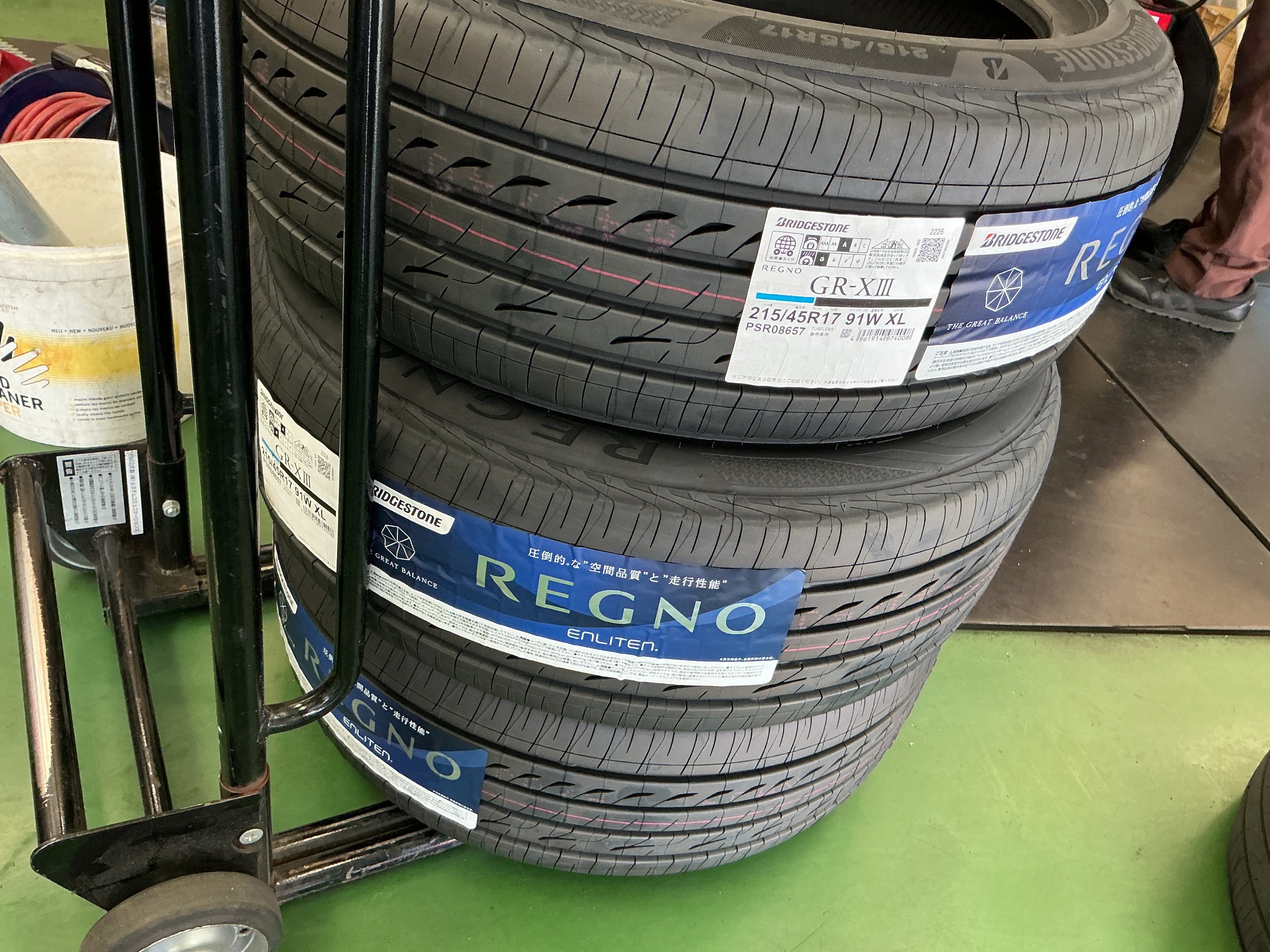 ☆CT に「レグノ GR-XⅢ 215/45R17」を装着！☆ | 店舗おススメ情報