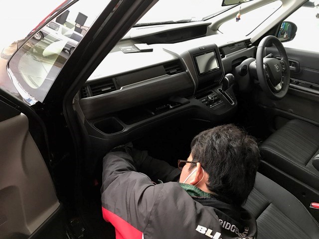 新型フリード フリップダウン 天井 モニター取付けました サービス事例 タイヤ館 鹿屋 タイヤからはじまる トータルカーメンテナンス タイヤ館グループ