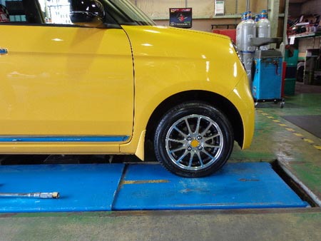 ホンダ N One アルミホイールにイエローキャップ サービス事例 タイヤ館 師勝 愛知県 三重県のタイヤ カー用品ショップ タイヤからはじまる トータルカーメンテナンス タイヤ館グループ