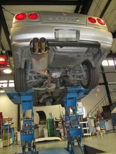 スカイライン R34 Na マフラー取付け スタッフ日記 タイヤ館 玉川上水 東京都のタイヤ カー用品ショップ タイヤからはじまる トータルカーメンテナンス タイヤ館グループ