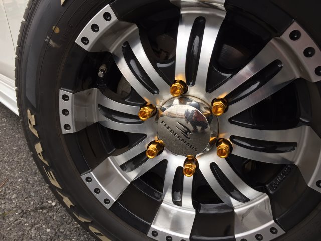 日産・NV350キャラバン】ホイールナット交換でご来店です