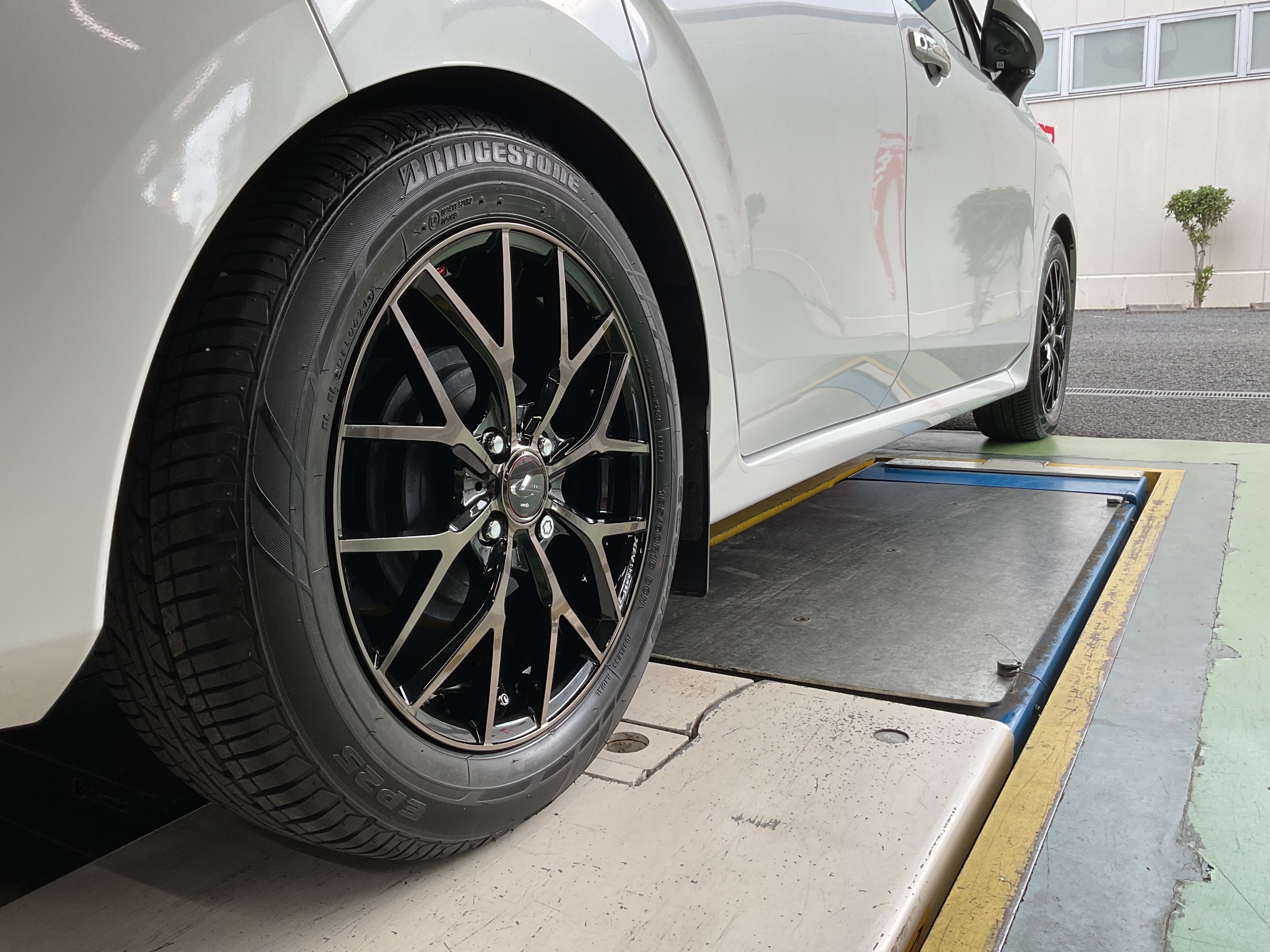 日産 ノート LEONIS MX装着！ | 店舗おススメ情報 | タイヤ館 平塚