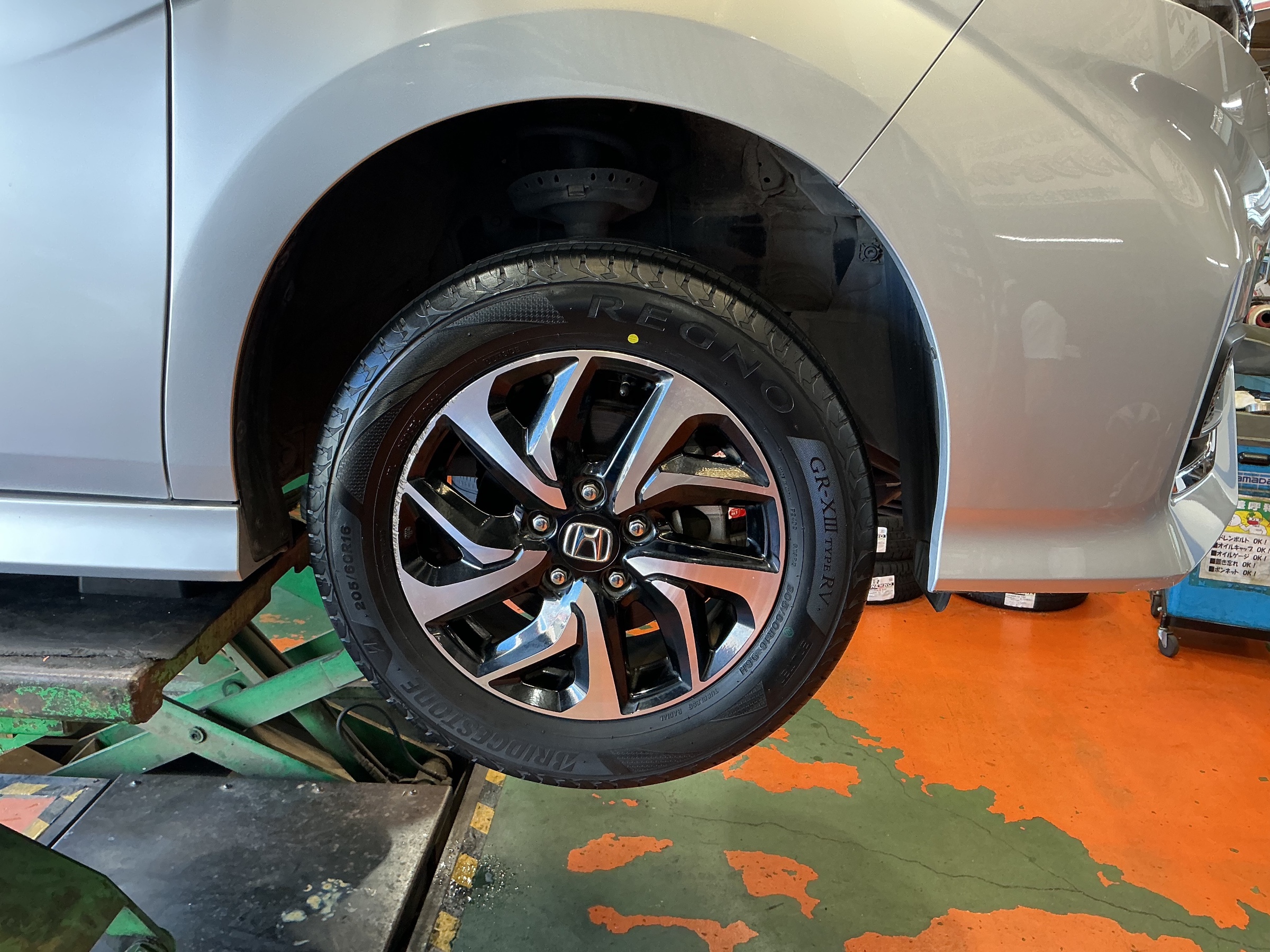 ホンダ ステップワゴン】タイヤ交換 205/60R16 GRXⅢTYPERV | 店舗お