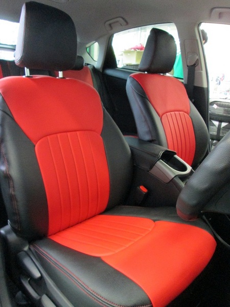 プリウス シートカバー取り付け サービス事例 タイヤ館 都筑インター 神奈川県のタイヤ カー用品ショップ タイヤからはじまる トータルカーメンテナンス タイヤ館グループ