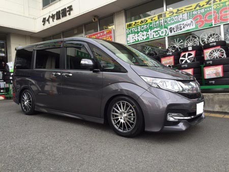 新型ステップワゴンをトータルドレスアップ ホンダ ステップワゴン ホイール サービス事例 タイヤ館 磯子 神奈川県のタイヤ カー用品ショップ タイヤからはじまる トータルカーメンテナンス タイヤ館グループ