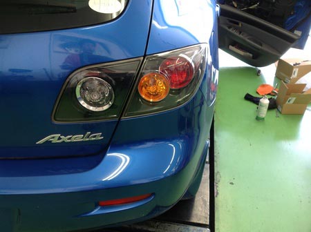 マツダ アクセラ パワーウィンドゥ修理 サービス事例 タイヤ館 土浦北インター 茨城県のタイヤ カー用品ショップ タイヤからはじまる トータルカーメンテナンス タイヤ館グループ