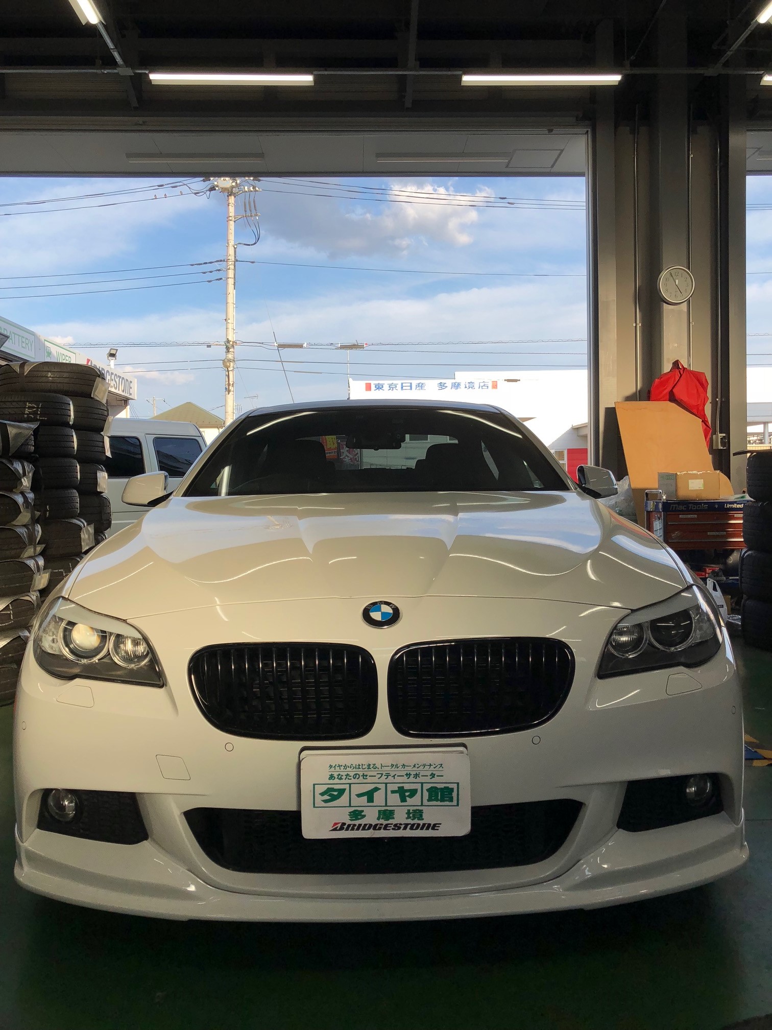 BMW F10 右ヘッドライト 水滴・・第四弾！！＆テールランプ交換