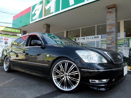 トヨタ・セルシオ30後期】タイヤ、ホイールセット取付けでご来店です