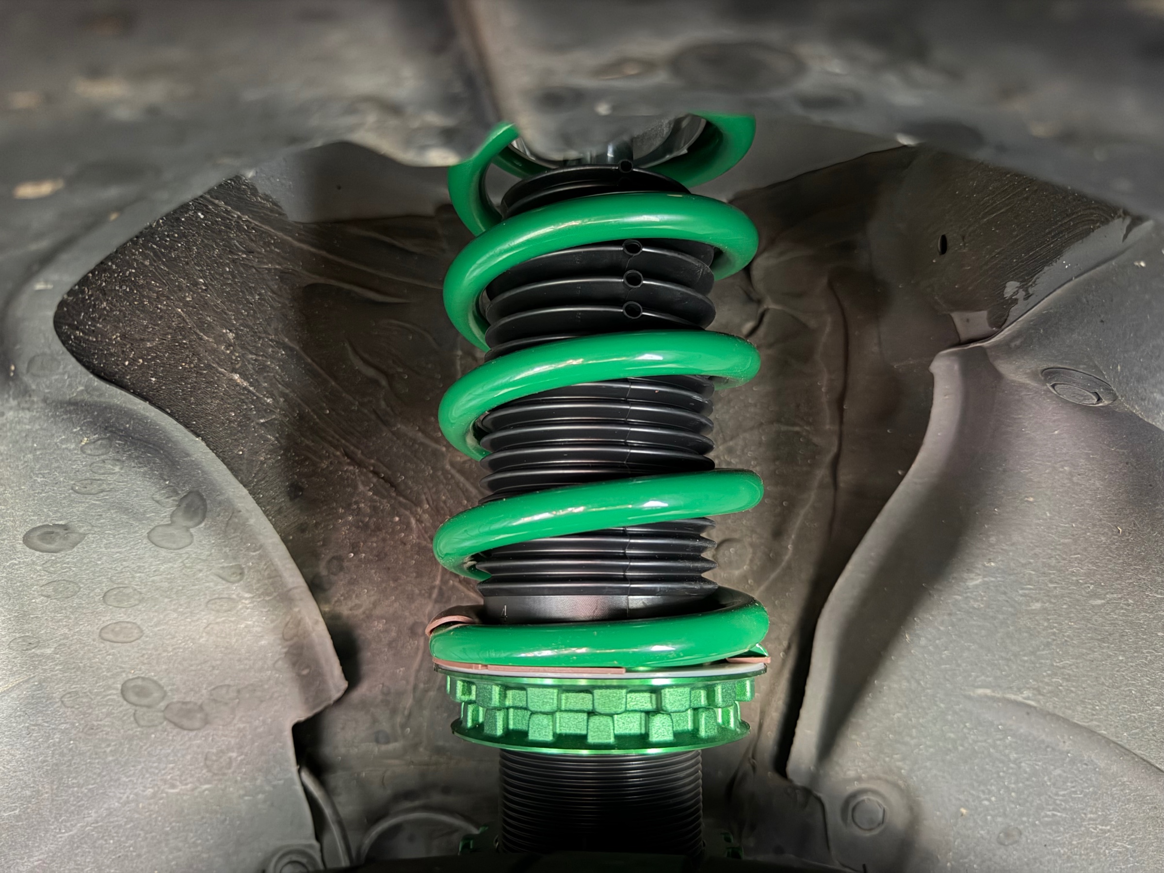 マツダ3 TEIN FLEX Z車高調取り付け！ローダウンでスポーティな